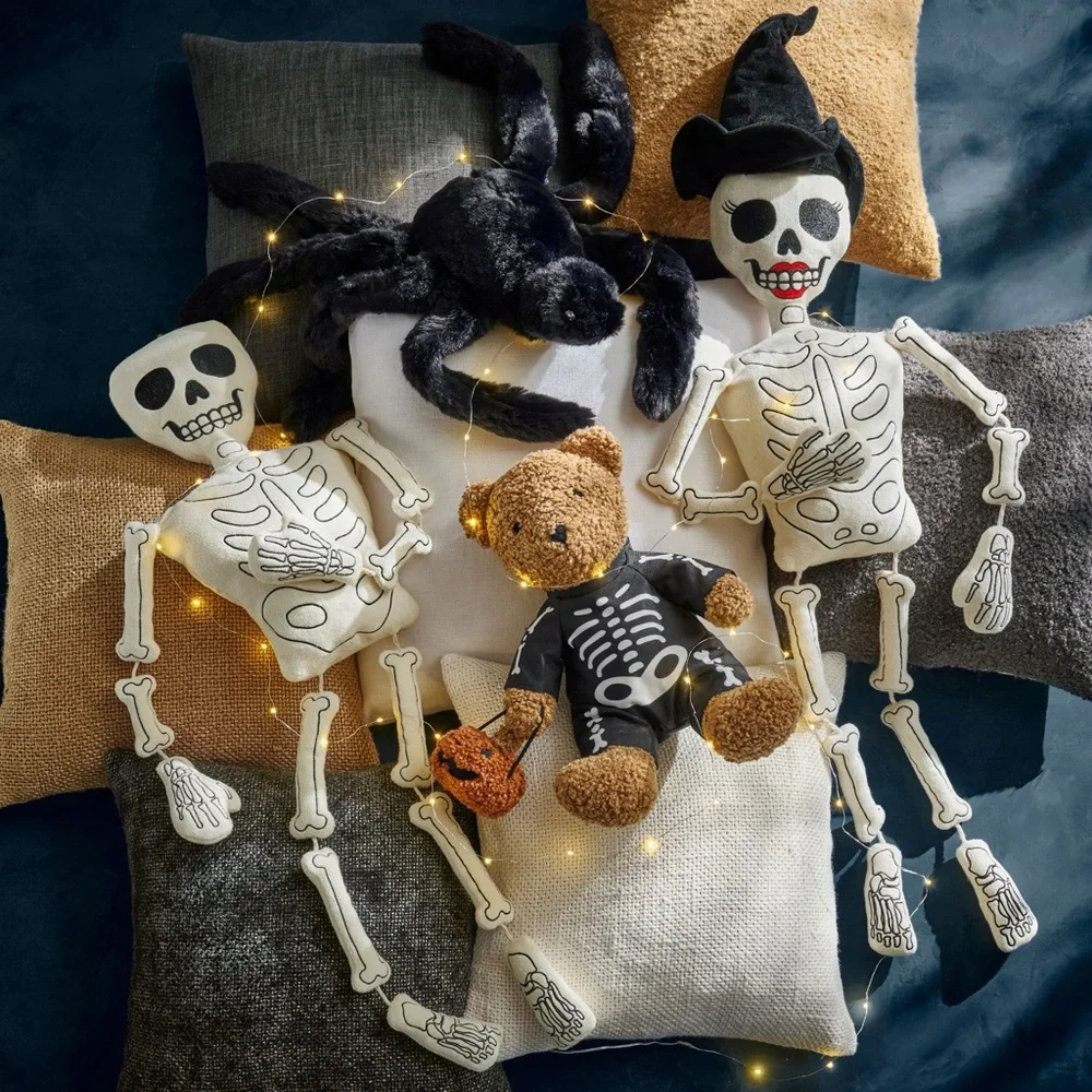 Pottery Barn Theo The Teddy Trick or Treating Pillow BN - Picture 5 of 7